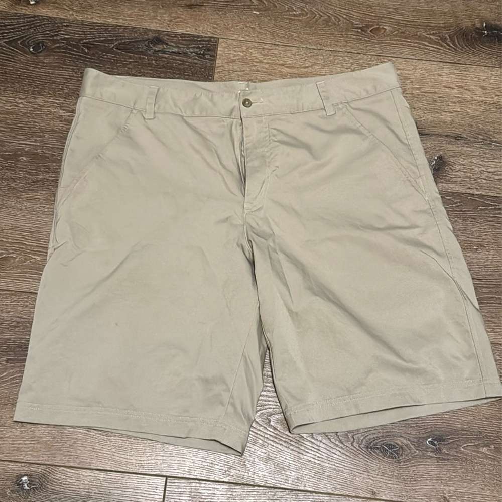 Fila khaki‎ shorts 38